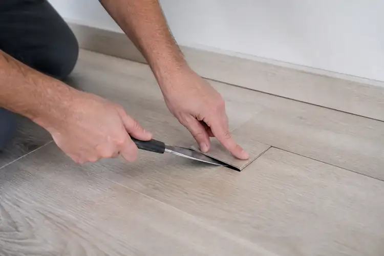 Onderhoud reparatie klikvinyl